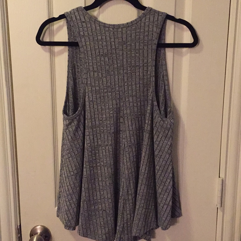Grey top - Picture 3 of 5